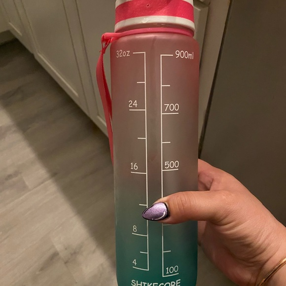 Water bottle - Picture 3 of 3